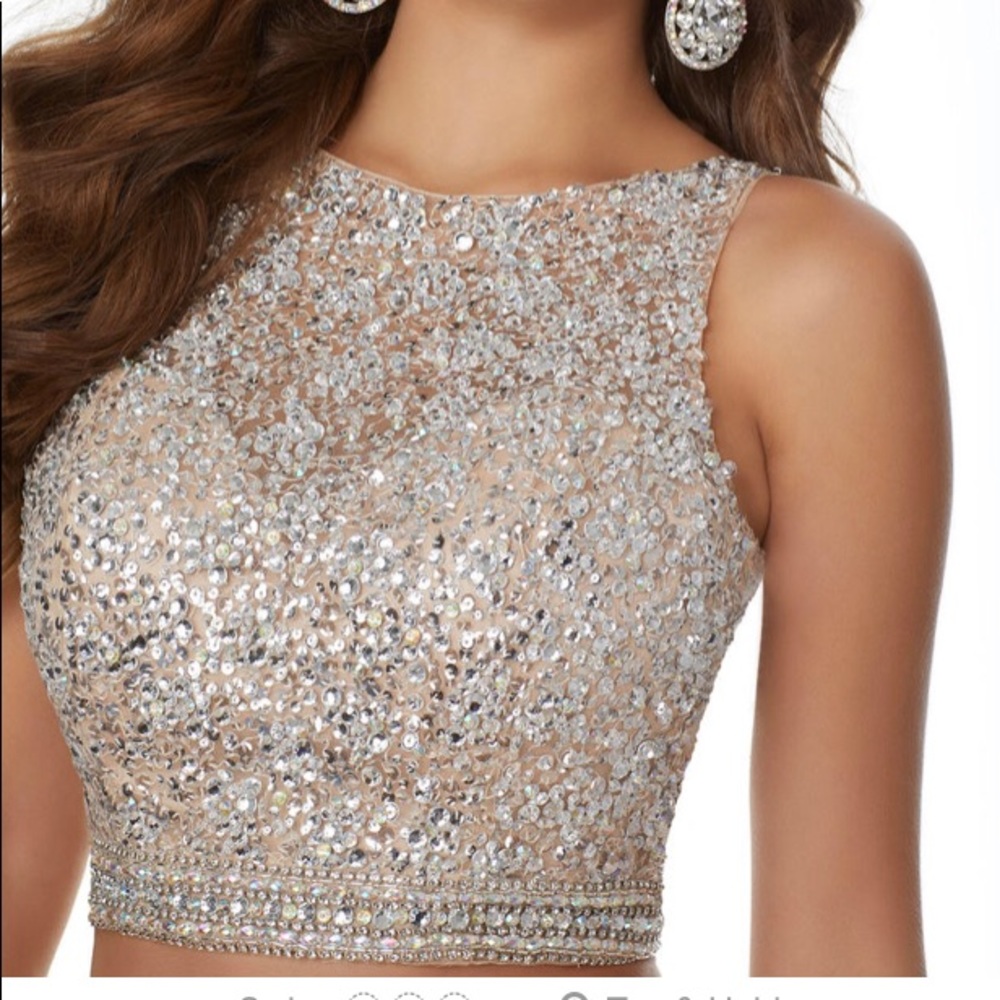 Prom dress 💝 - Picture 2 of 6